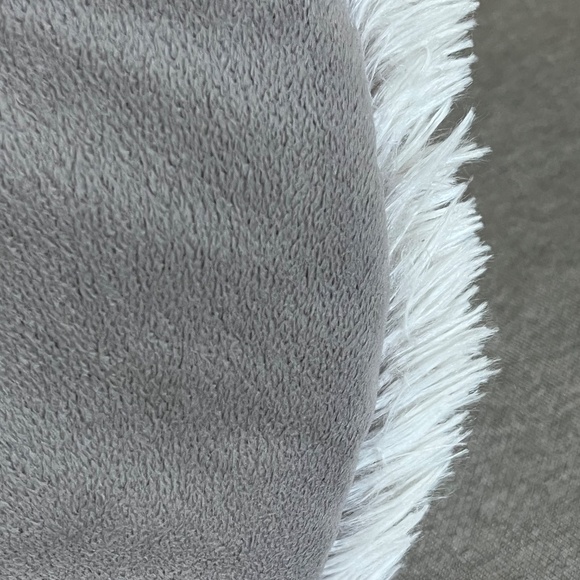 Plush Faux-Fur Round Cushion - Picture 7 of 10